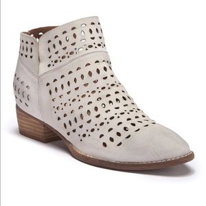 Seychelles “tame me” bootie